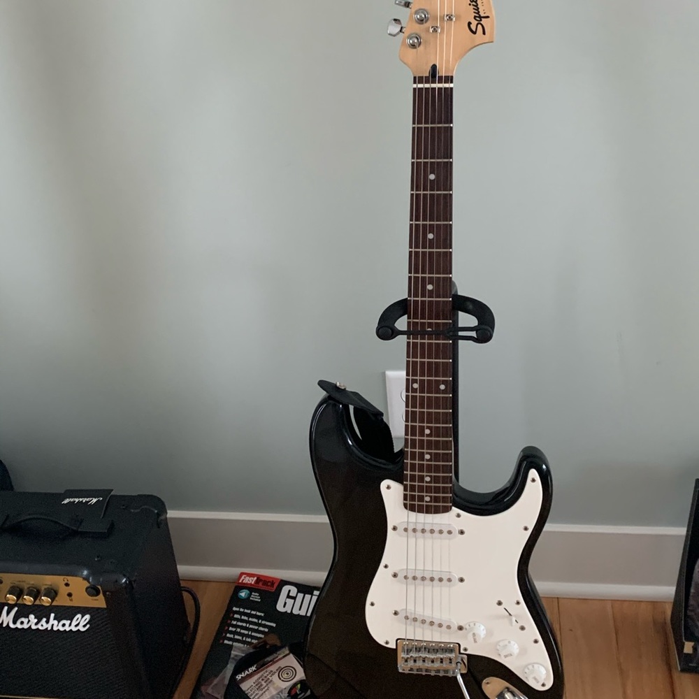 Electric Guitar set with Marshall Amp